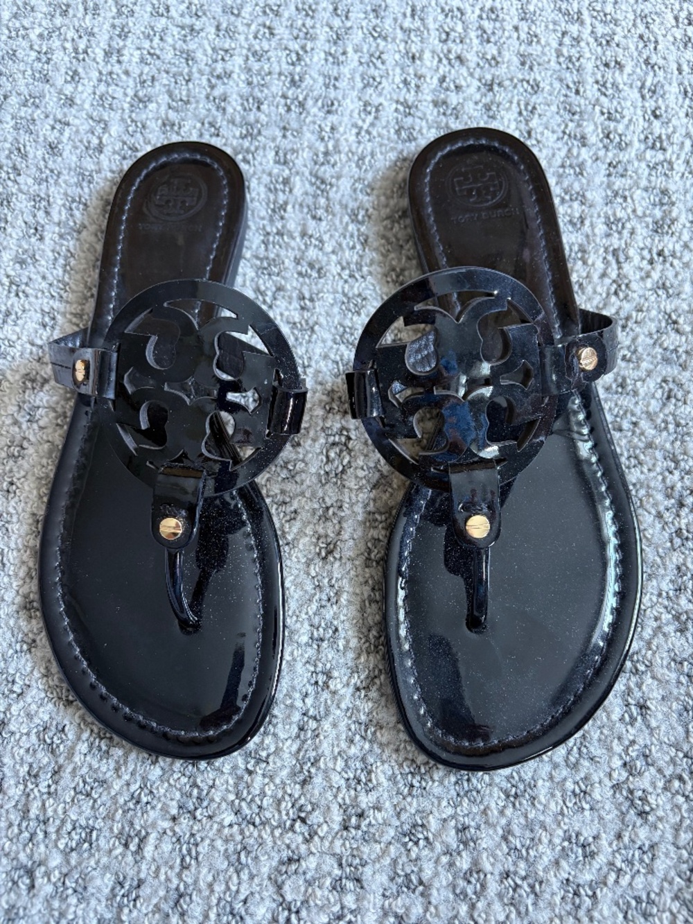 Tory Burch black patent leather thong sandals size 9M